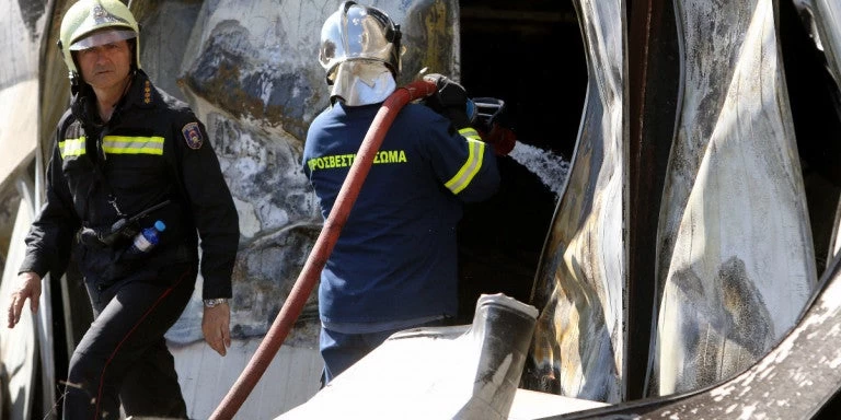Υπο έλεγχο φωτιά σε βιοτεχνία επίπλων στον Κορυδαλλό